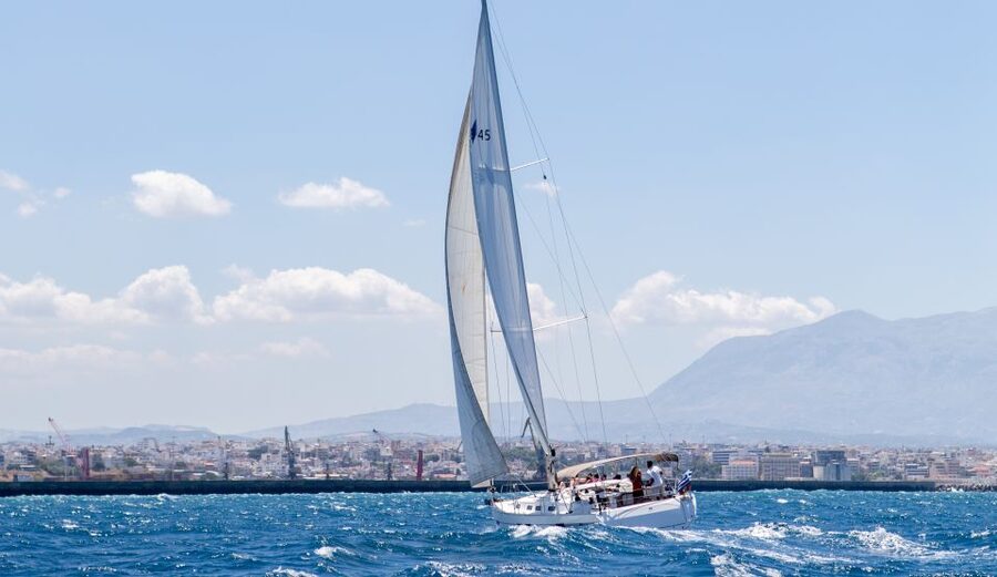Heraklion: Private Half-Day Sailing Trip to Dia Island - Lunch on the water, from fruit to a full Greek meal