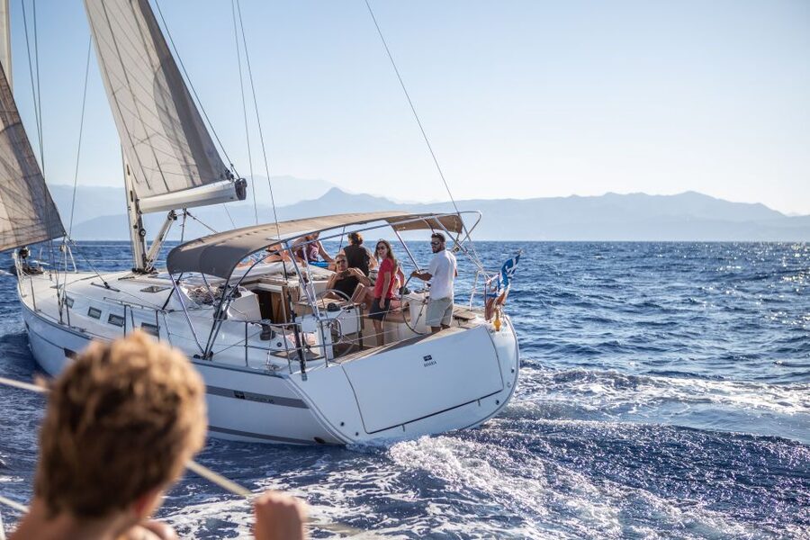 Heraklion: Sailboat Cruise to Dia Island with Drinks & Lunch - Lunch, local wine, and the easy rhythm onboard