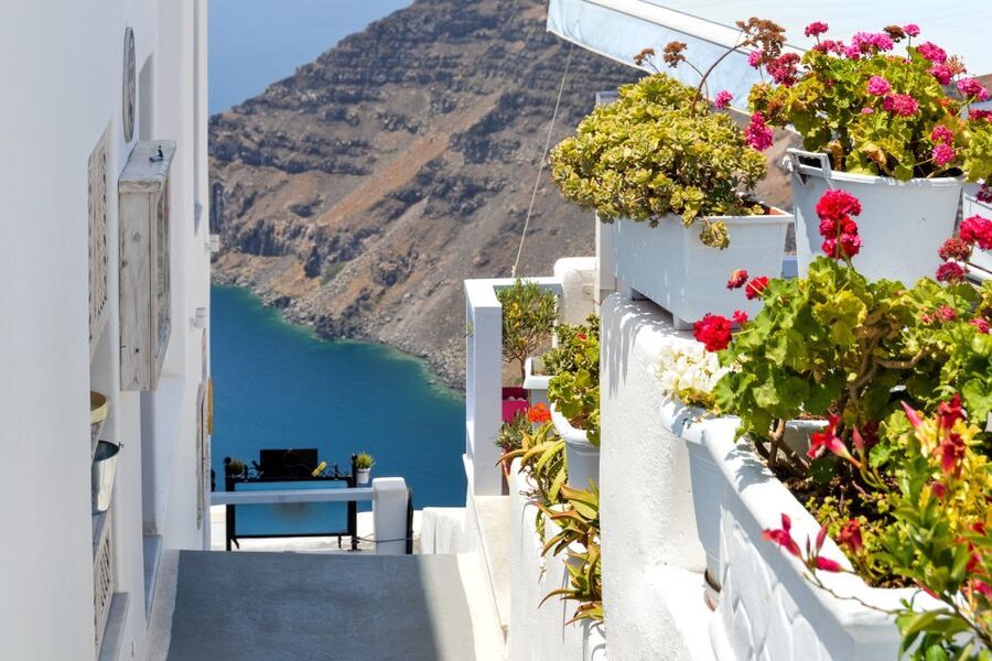 Heraklion: Santorini Day Trip with Boat Transfer & Oia Visit - The optional volcano and hot springs boat