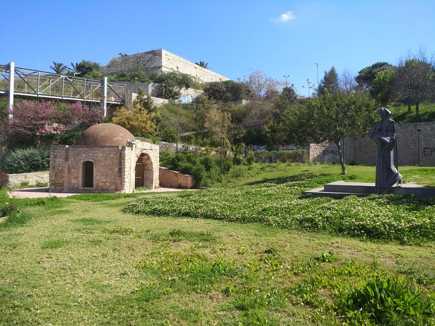 Heraklion: Sightseeing Tour with Greek Meze - Morosini Fountain and the city’s social center