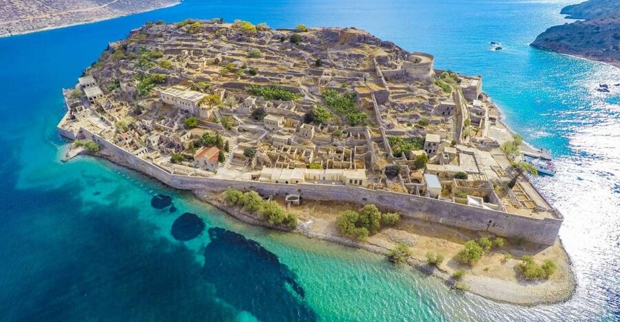 Heraklion: Spinalonga, Agios Nikolaos, Elounda & Plaka Tour - Agios Nikolaos and the calm waters of Lake Voulismeni