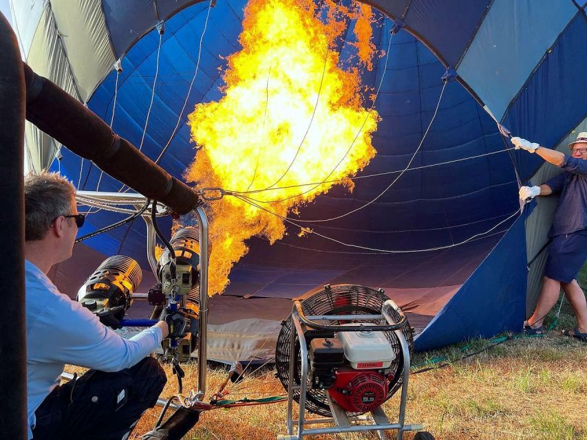 Heraklion: Sunrise Balloon Flight & Sunset Catamaran Cruise - Before sunrise at the Lassithi Plateau