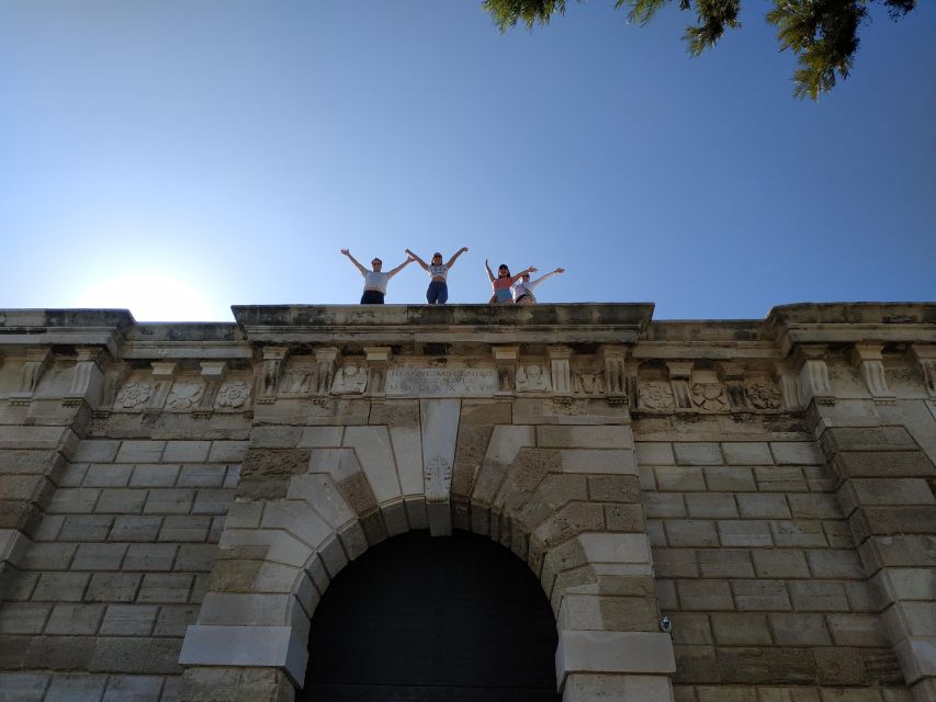 Heraklion: Walking city tour & Wine tasting - Kornarou Square and the city’s everyday rhythm