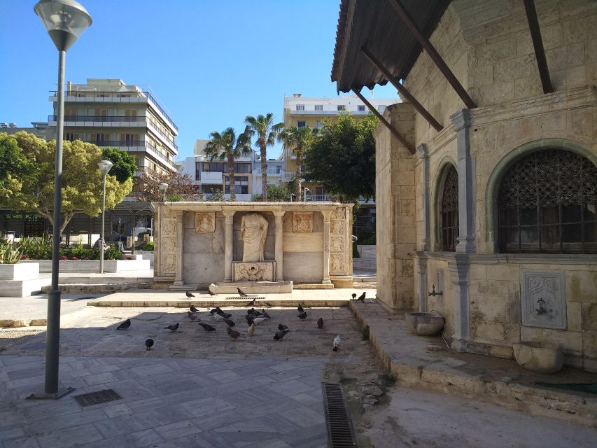Heraklion: Walking city tour & Wine tasting - Agios Titos Church and a quieter pause