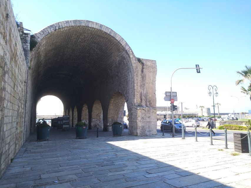 Heraklion: Walking city tour & Wine tasting - Starting at Georgiadis Park