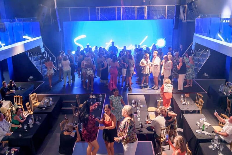 Hersonissos: Alar Spectacular Dinner Show - Choosing drinks and show instead