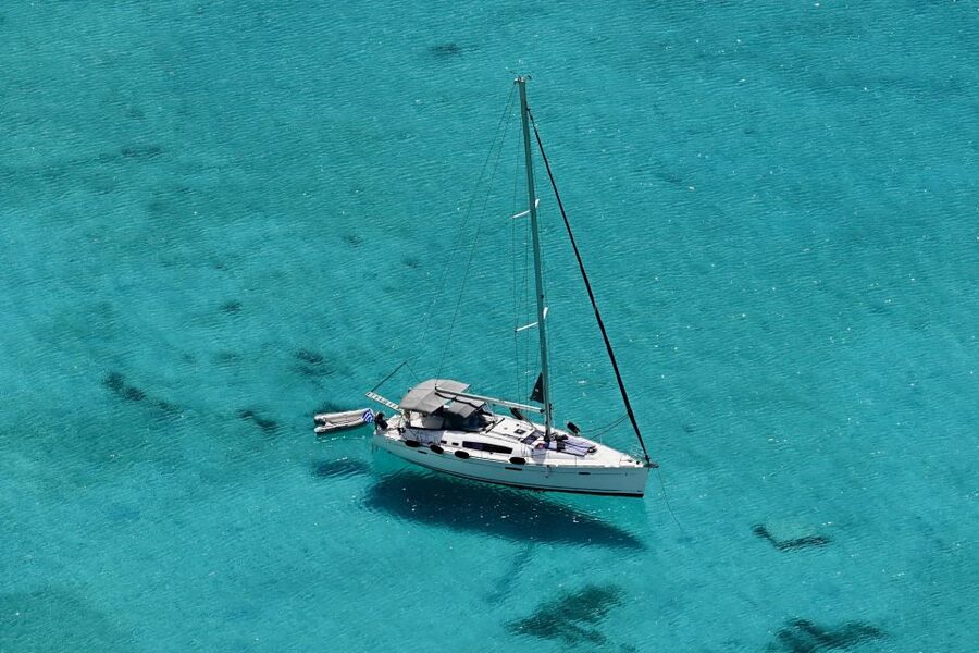 Kissamos: Balos and Gramvousa Private Sailing Trip with Meal - Lunch on board with Cretan dishes