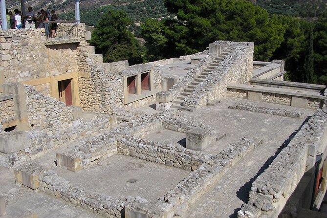 Knossos & Archaeological Museum Shared Guided Tour from Chania - The two-hour ride from Chania