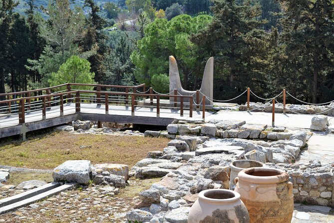 Knossos & Archaeological Museum Shared Guided Tour from Chania - Two hours in central Heraklion
