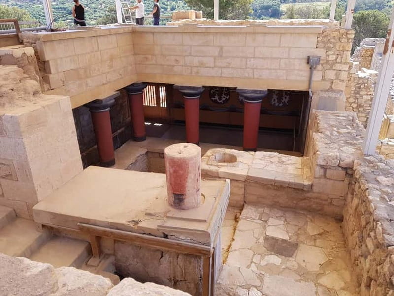 Knossos Palace and Pottery experience. Excursion Safari - Knossos Palace sets the tone for the day