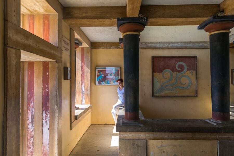 Knossos Palace Guided Walking Tour (Without Tickets) - Walking through the palace of King Minos