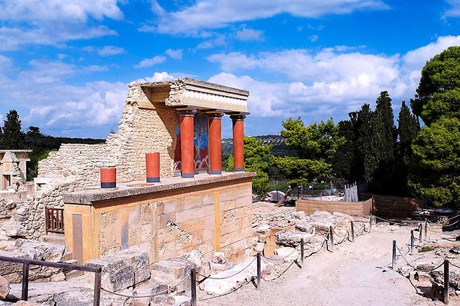 Knossos palace (Last minute booking - Skip The Line Ticket) - Meeting at the entrance and getting inside