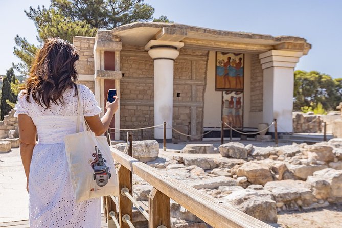 Knossos Palace: Self-Guided Audio Tour on your Phone (without ticket) - The Tripartite Shrine and Minoan religious life