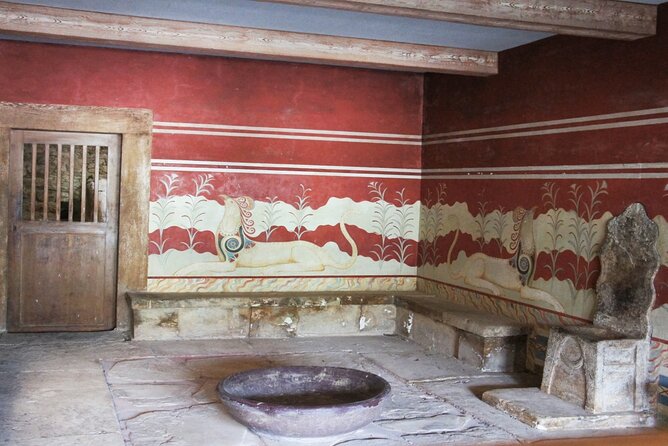 Knossos Palace Self-Guided Treasure Hunt & Tour - Who will enjoy this Knossos activity?