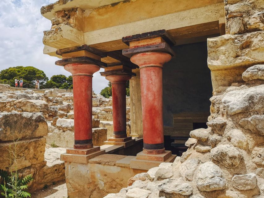 Minoan Path: Knossos Palace, Winery Visit, Lunch at Archanes - Five local wines at Titakis Winery