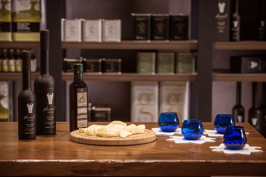 Olive Oil Food Pairing in Crete - Food pairing turns tasting into a useful skill