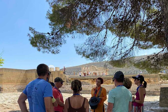 Palace of Knossos - Early Morning Ticket and avoid crowds - The 11:00 arrival and meeting point