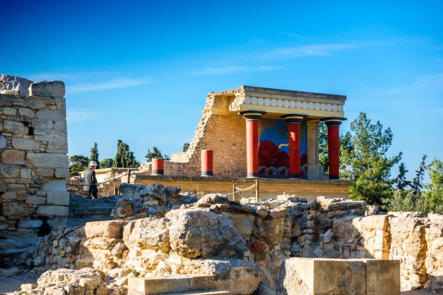 Private Knossos Skip The Line Tour inc. lunch & wine tasting - Two hours among the stones of Knossos