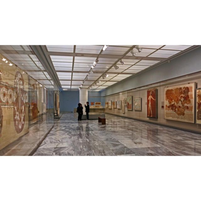 Private tour: Archeological Museum of Heraklion - Meeting your guide at the blue envelope