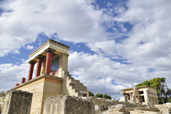 Private Tour Knossos Palace-Archaeological Museum-Heraklion Town - Heraklion’s old center in 90 minutes
