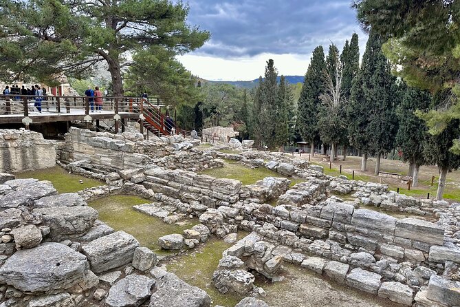 Private Tour of Knossos, Archaeological Museum & Heraklion Town - Private transport and the Chania pickup details