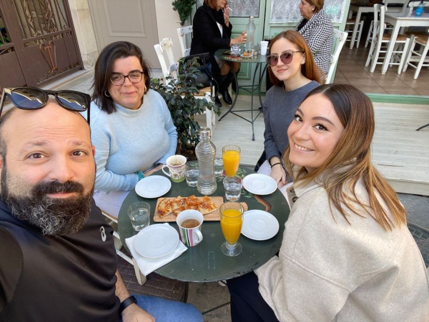Rethymno: Old Town Walking Tour with Meal - Lunch beneath lemon trees