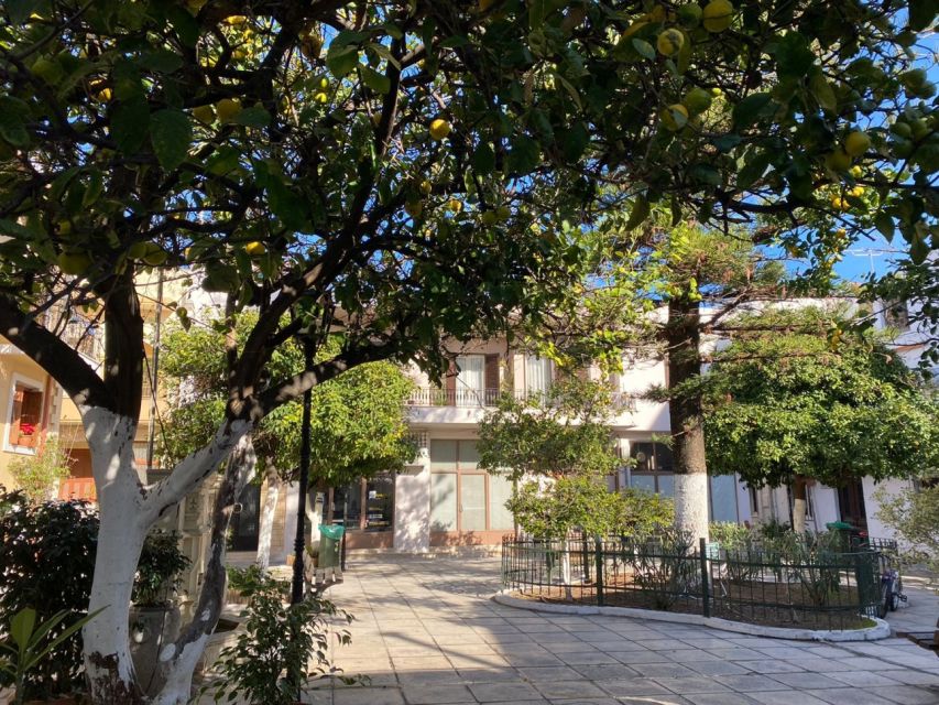 Rethymno: Old Town Walking Tour with Meal - The guides shape the experience