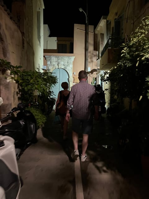 Rethymno Scavenger Hunt: Pirates, Food, Alcohol & Treasures - Why the evening timing matters