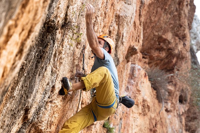 Rock Climbing Course - Gear included: rope, harness, and climbing shoes