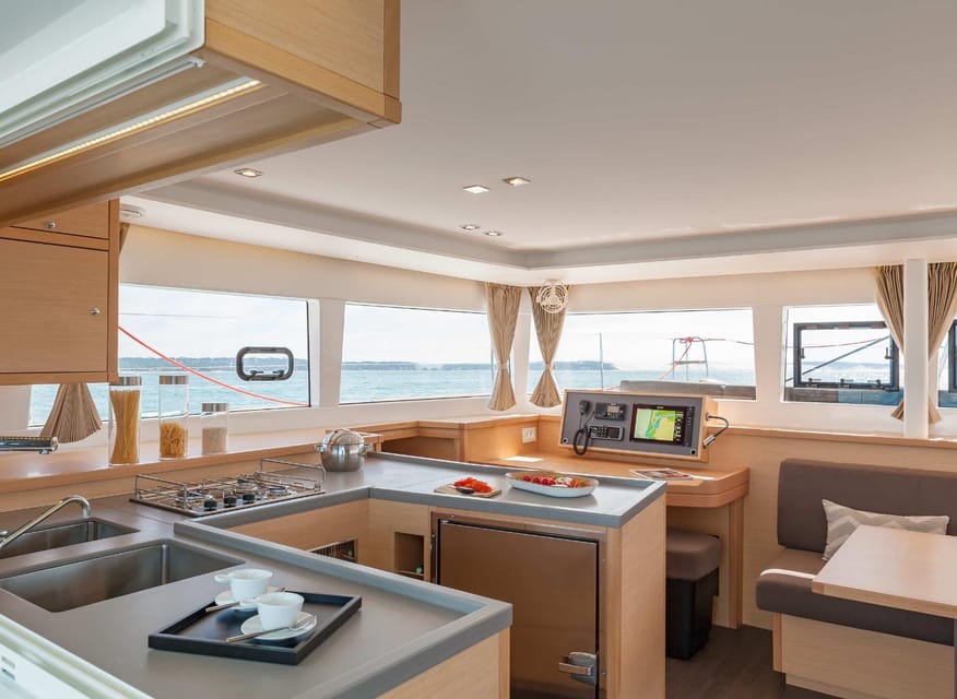 SUP Safari - Catamaran Cruise Dia Island & Gourmet Delights! - The 360° camera is a thoughtful extra