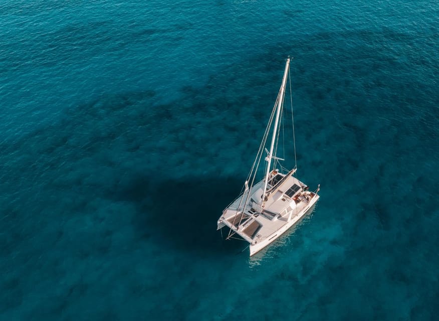 SUP Safari - Catamaran Cruise Dia Island & Gourmet Delights! - A luxury catamaran with room to breathe