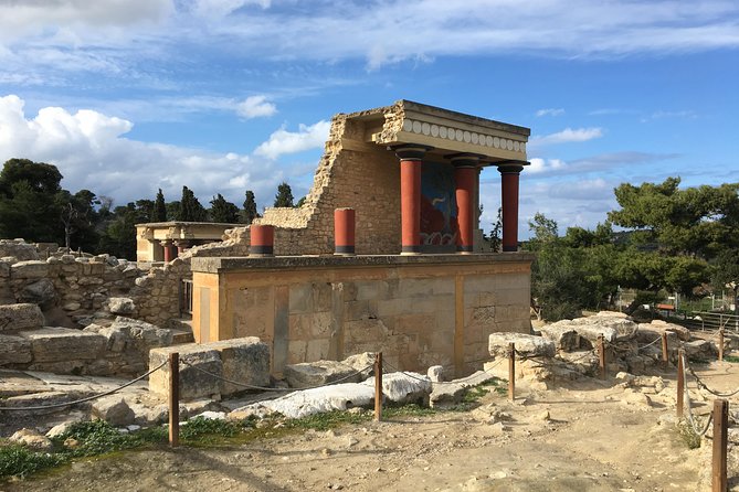 WeGuide Knossos palace - The 11:00 am Visit and Meeting Point