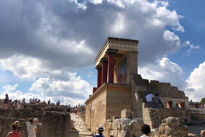 WeGuide Knossos palace - Who Will Get the Most From This Tour